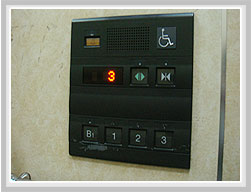 無障礙電梯按鈕照片，共4張照片