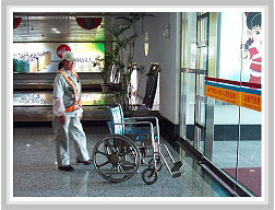 航站輪椅服務照片，共3張照片