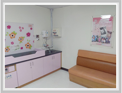 一、二樓哺集乳室_嬰兒床照片，共4張照片